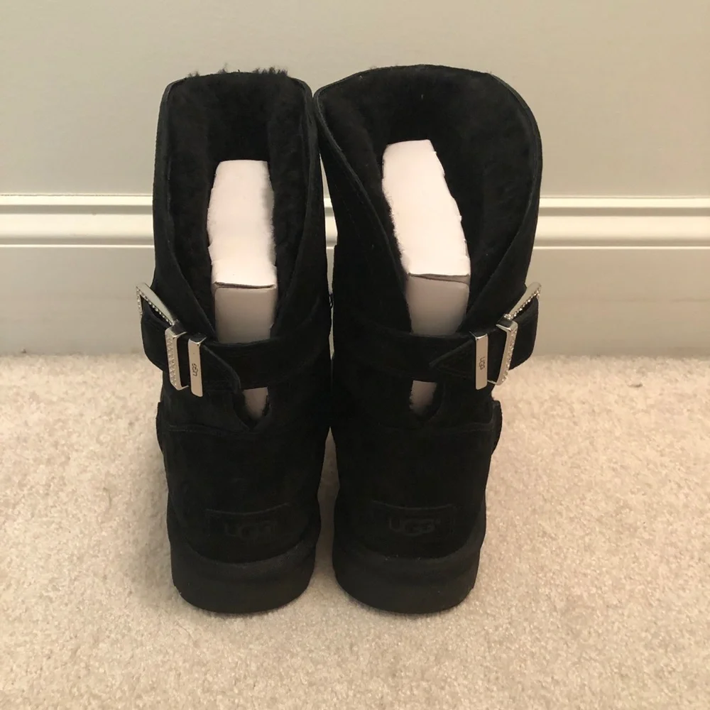 Adorable Ugg boots with bling buckle 🥾 👢 - Picture 5 of 10